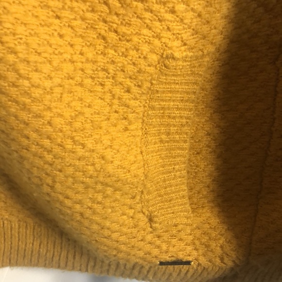 Abercrombie & Fitch Size Medium Mustard Yellow 2 pockets so soft - Picture 4 of 7
